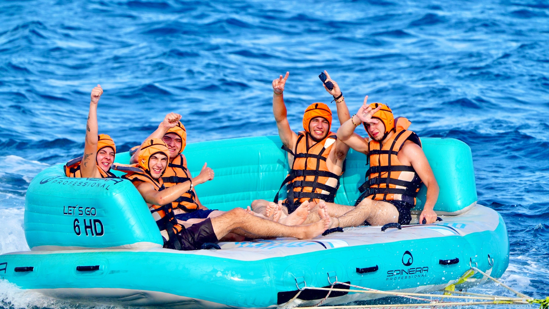 Crazy Sofa up to 8 people in Barcelona